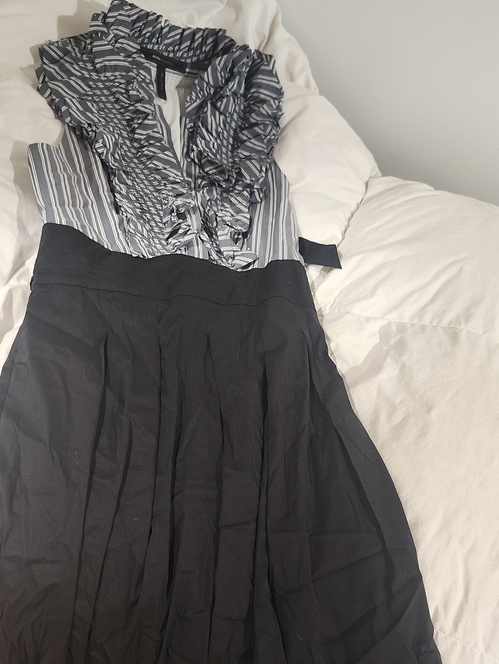 BCBGMaxAzria Black A-Line Pleated Skirt
